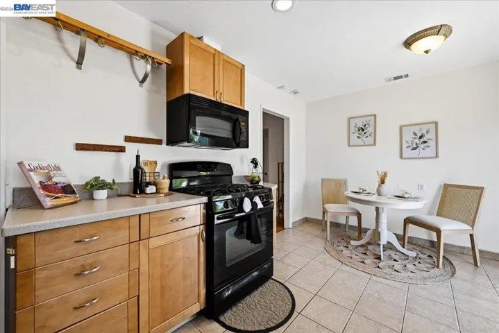 Eat-in Kitchen
