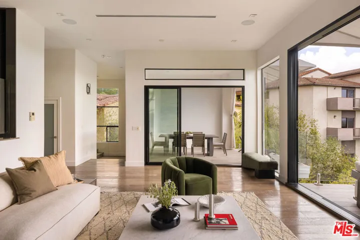 4130 Parva Avenue, Los Angeles, California 90027