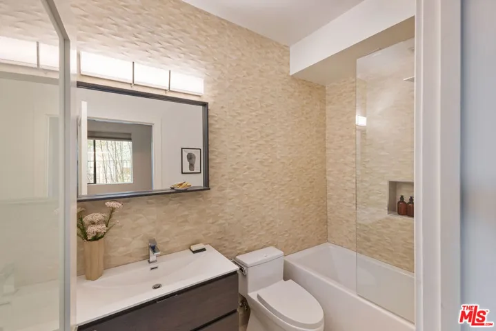 4130 Parva Avenue, Los Angeles, California 90027