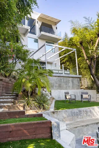 4130 Parva Avenue, Los Angeles, California 90027
