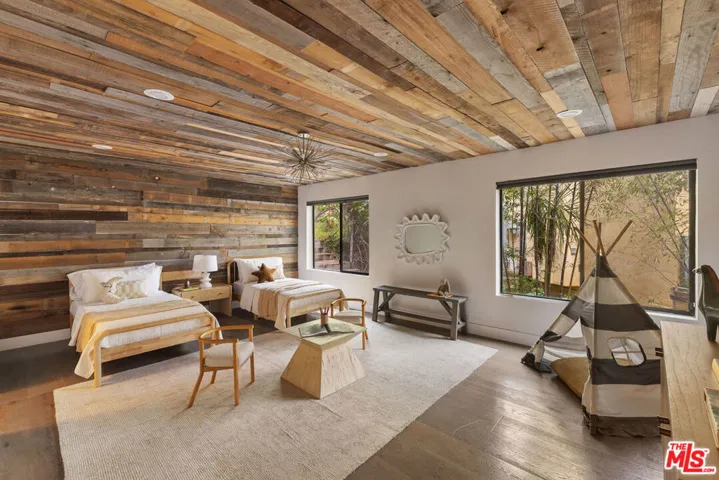 4130 Parva Avenue, Los Angeles, California 90027