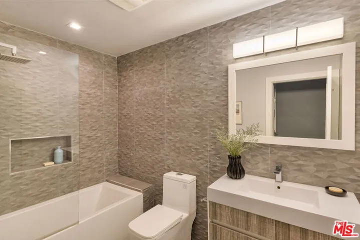 4130 Parva Avenue, Los Angeles, California 90027