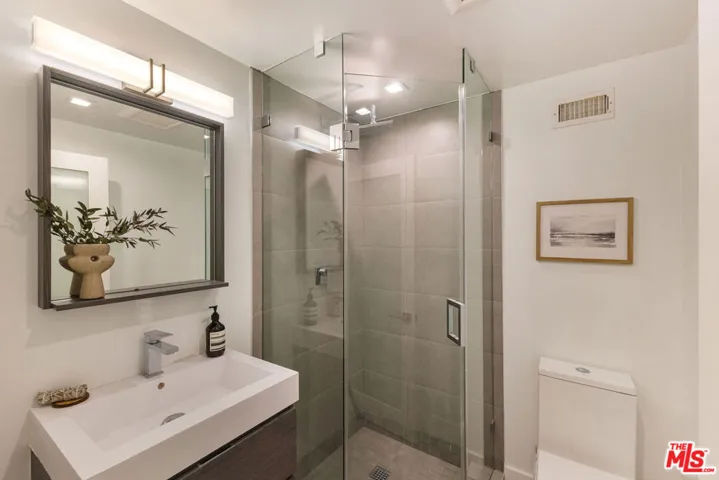 4130 Parva Avenue, Los Angeles, California 90027