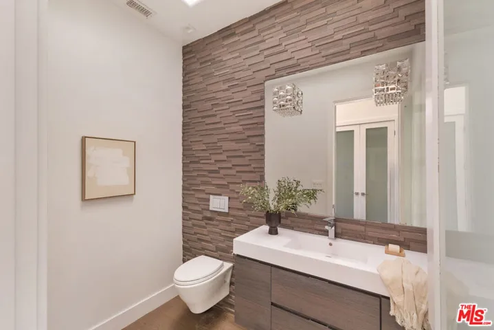 4130 Parva Avenue, Los Angeles, California 90027