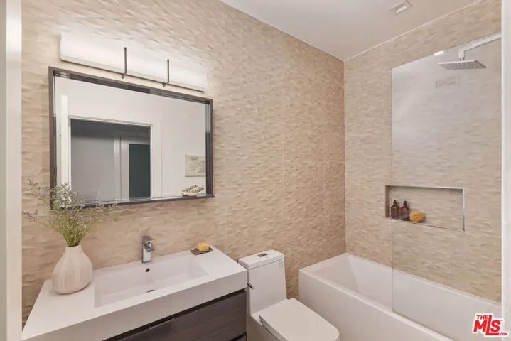 4130 Parva Avenue, Los Angeles, California 90027