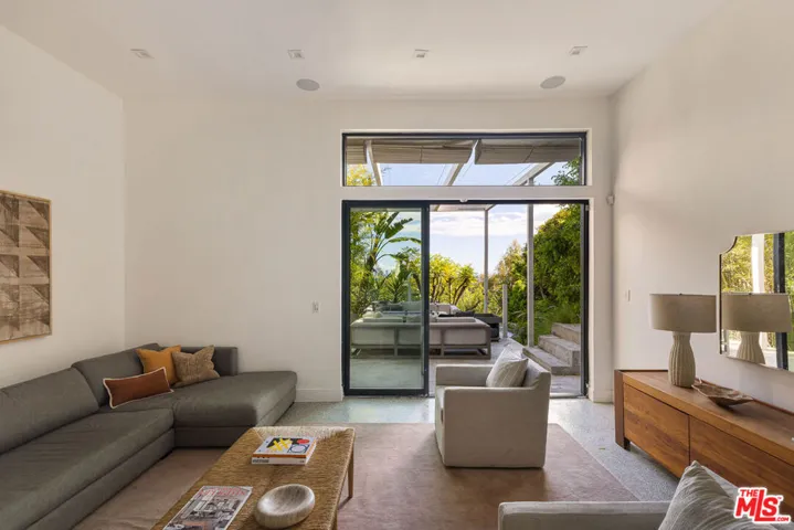 4130 Parva Avenue, Los Angeles, California 90027