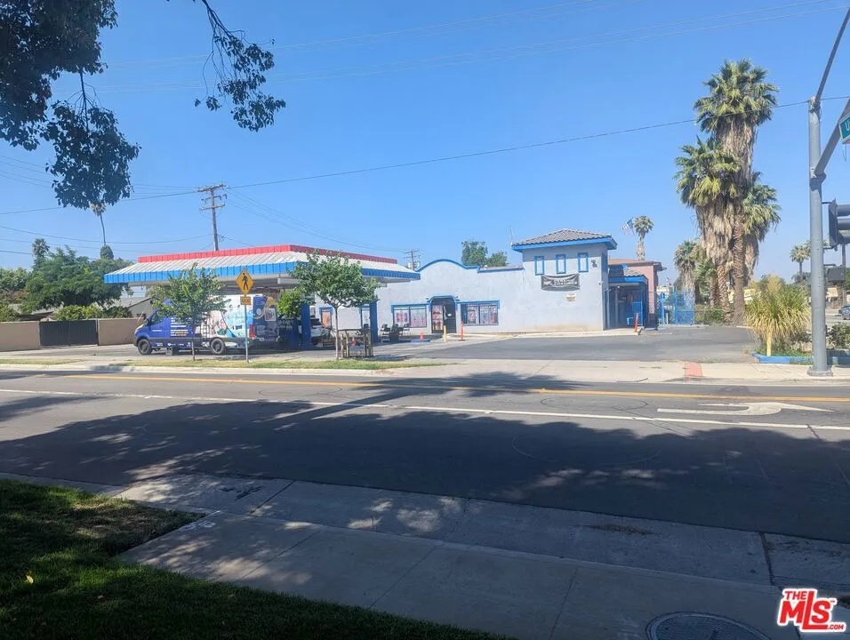 2100 University Ave