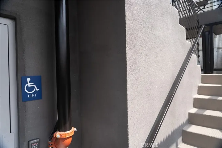 1187 Crenshaw Boulevard 103, Los Angeles, California 90019