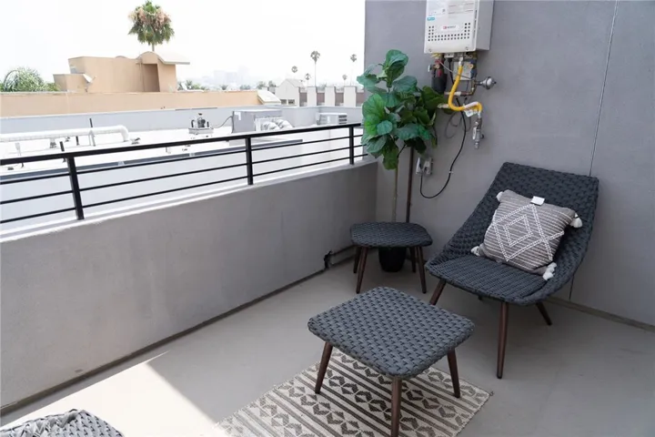 1187 Crenshaw Boulevard 103, Los Angeles, California 90019
