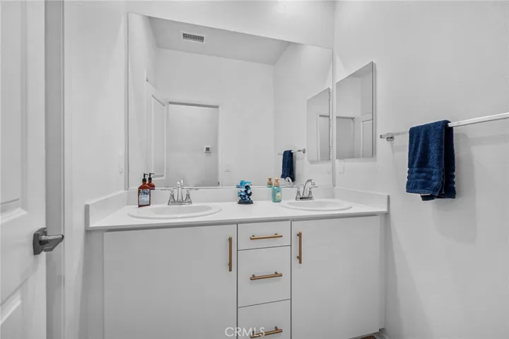 5604 Altamura 3, Fontana, California 92336