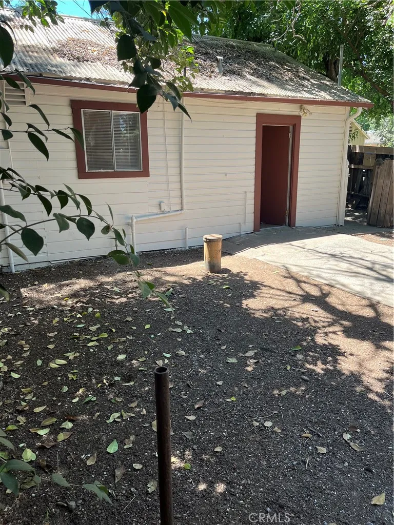 duplex one bedroom yard