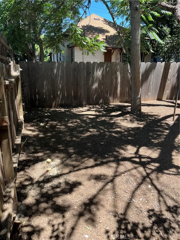 duplex one bedroom yard
