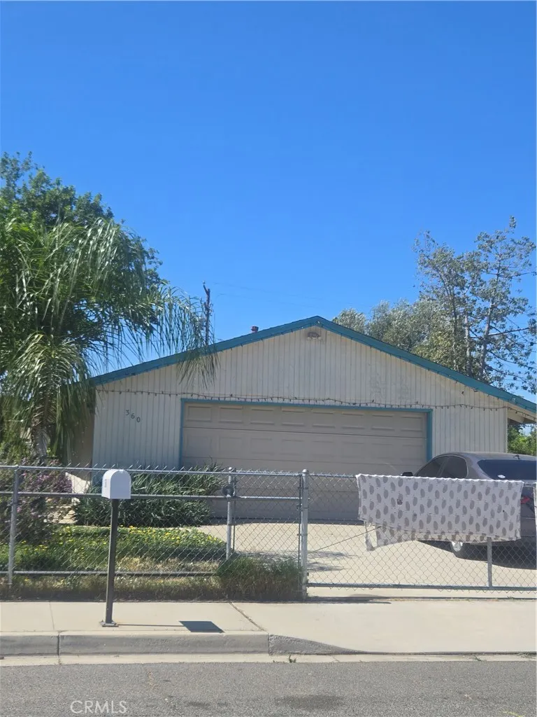 Direct entry garage. Home newer than ther good area homes Direct entry garage. Home newer than ther good area homes
