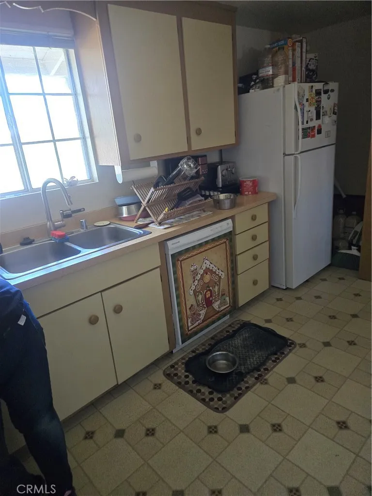 nice, open kitchen