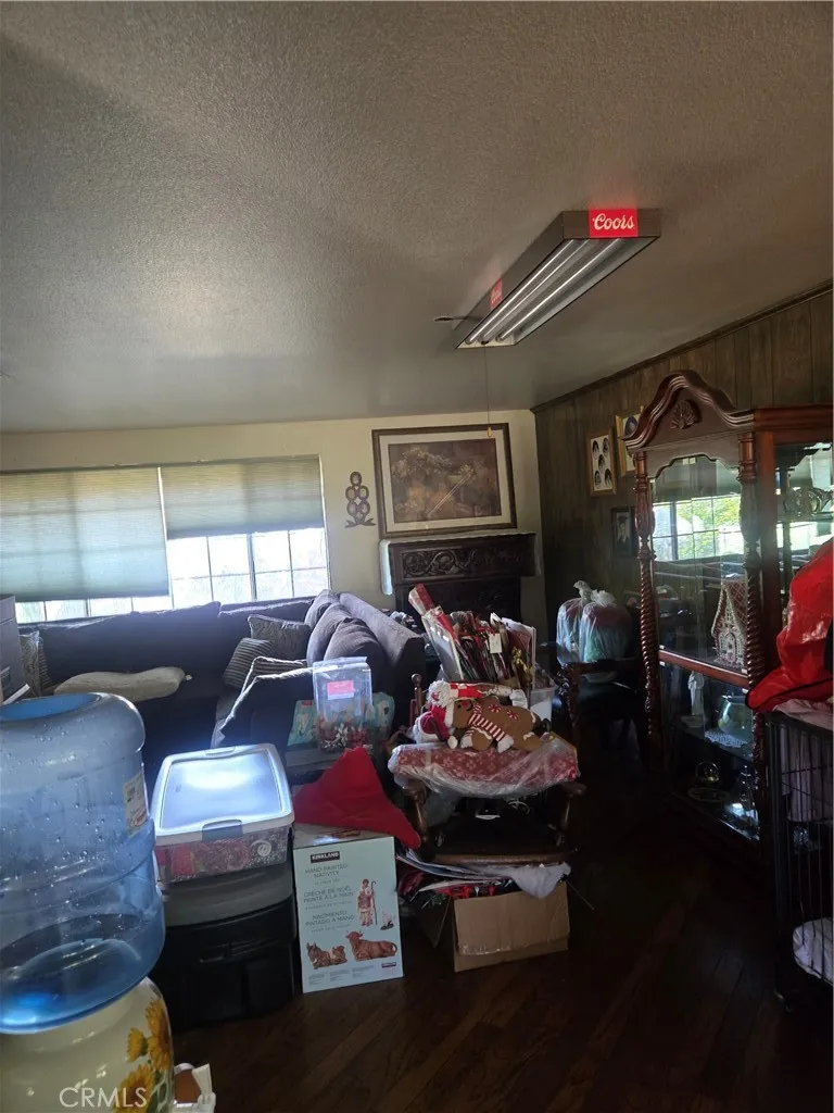 Cluttered, but large living roon Cluttered, but large living roon