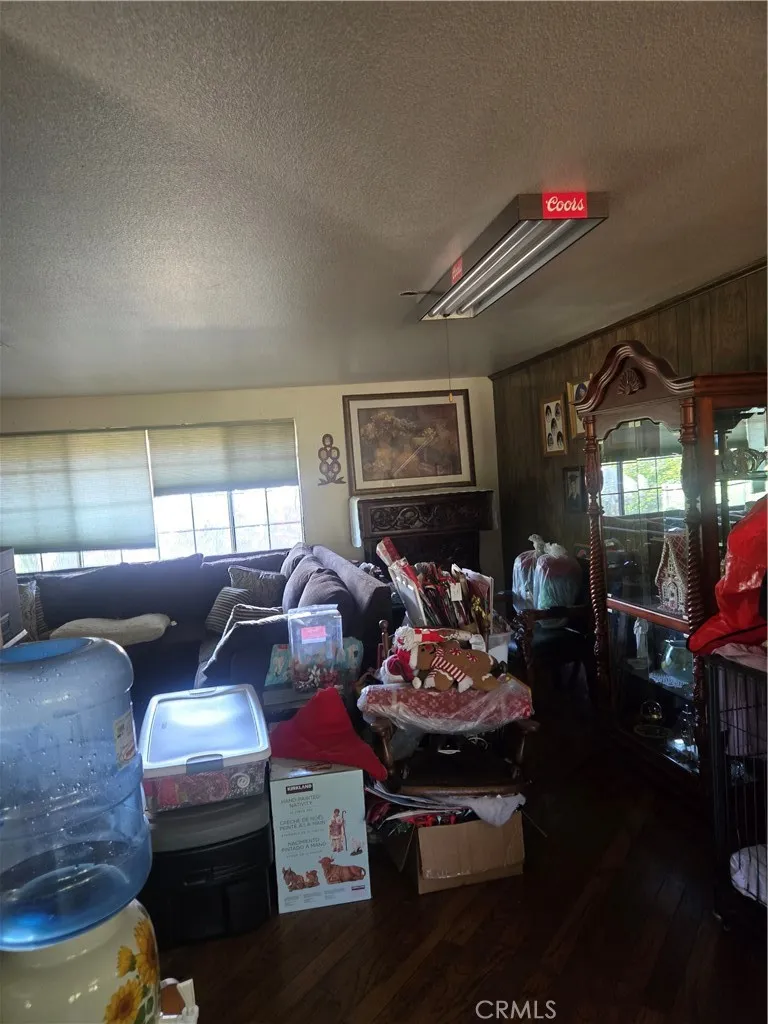 Cluttered, but large living roon