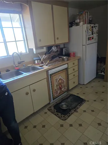 nice, open kitchen