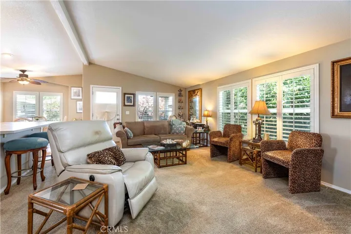Open kitchen to family room