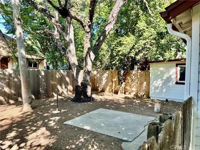 duplex one bedroom yard