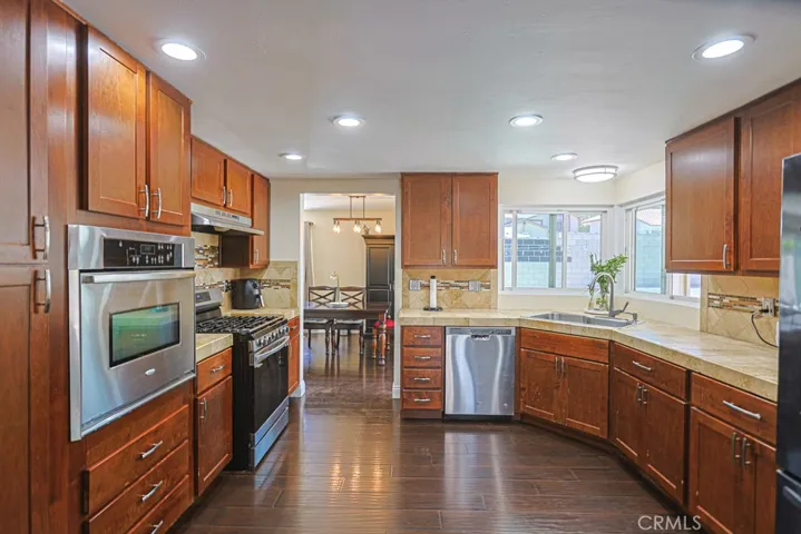 1932 Kellogg, Corona, California 92879