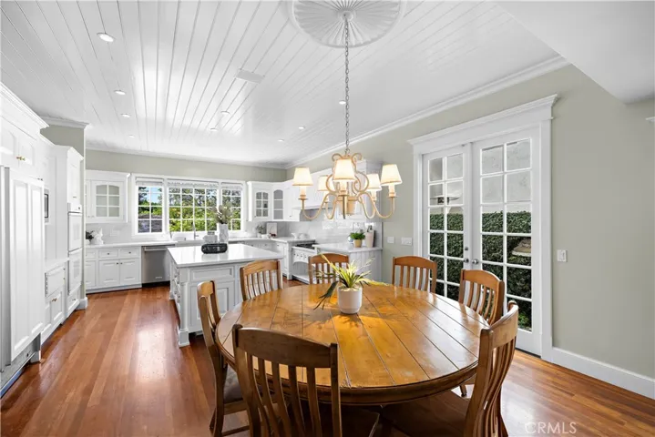 Kitchen Eat-in Area