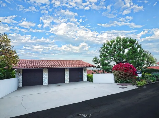 Front Curbside Garage