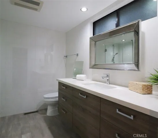 Hallway Bathroom shared by Bedroom #2 & #3