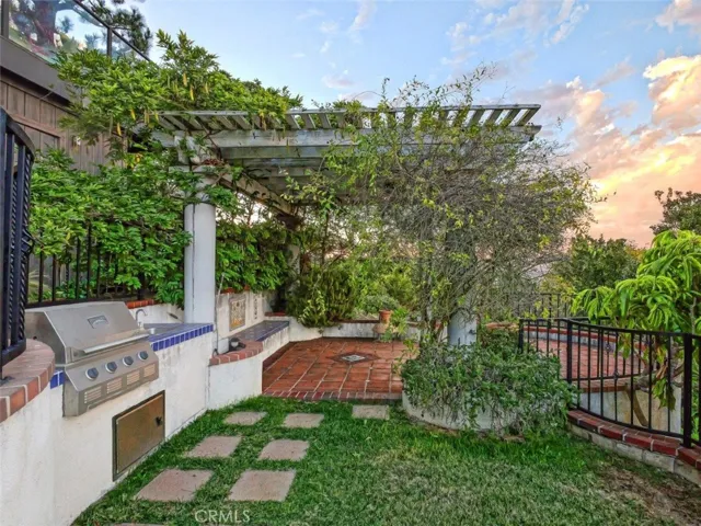 BBQ & Dining Area