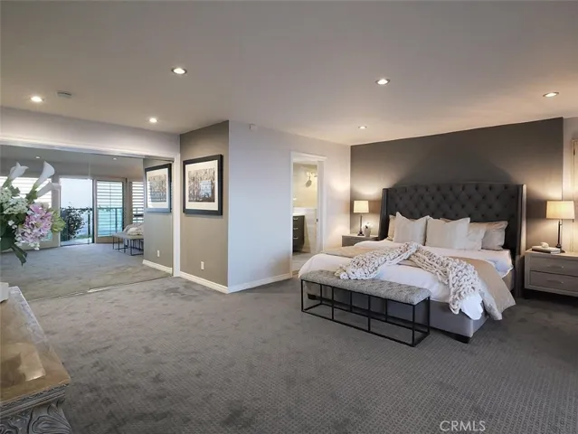 Primary Suite with Mirrored Closet