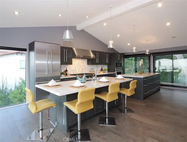Chef's Kitchen with Breakfast Bar
