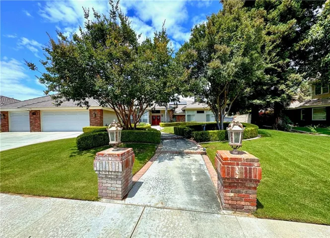 8804 Omeara Court, Bakersfield, California 93311