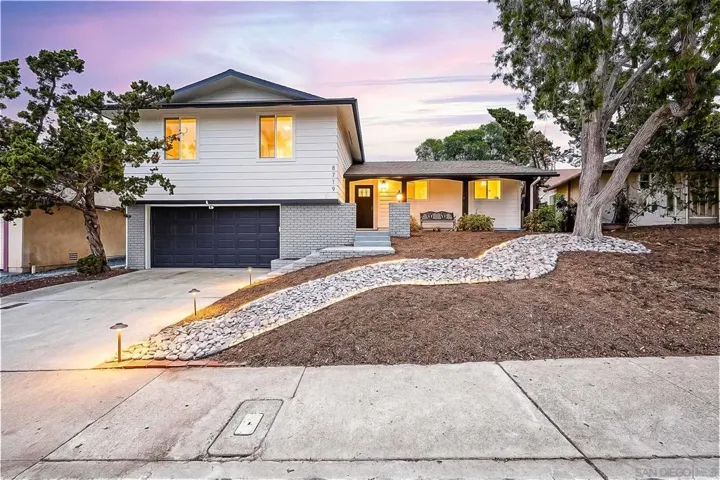 https://zimg.paragon.ice.com/ParagonImages/Property/PA/SDMLS/-528198/1/3072/2304/b18a10cd38f3154937d973ec7c0e39df/3/7a50cd65550809bc6ff7c50c67c51391/-528198-b46537e0-dbd6-4c4b-8584-168761df3c36.JPG