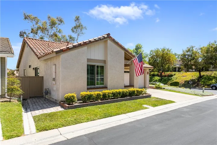23672 Villena, Mission Viejo, California 92692
