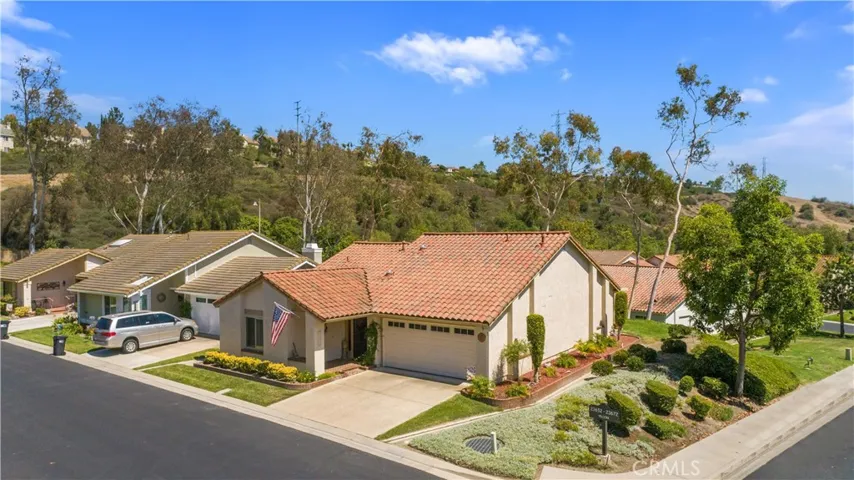 23672 Villena, Mission Viejo, California 92692