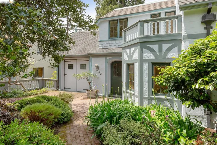 1542 Hawthorne Ter, Berkeley, California 94708