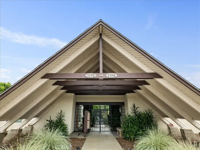 Complex entrance