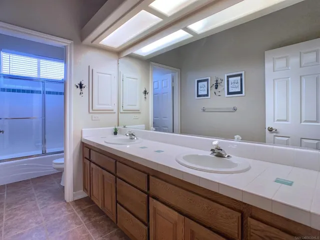 Main Hallway Bathroom