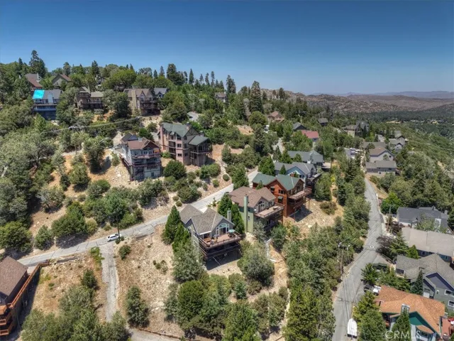 885 Del Norte, Lake Arrowhead, California 92352