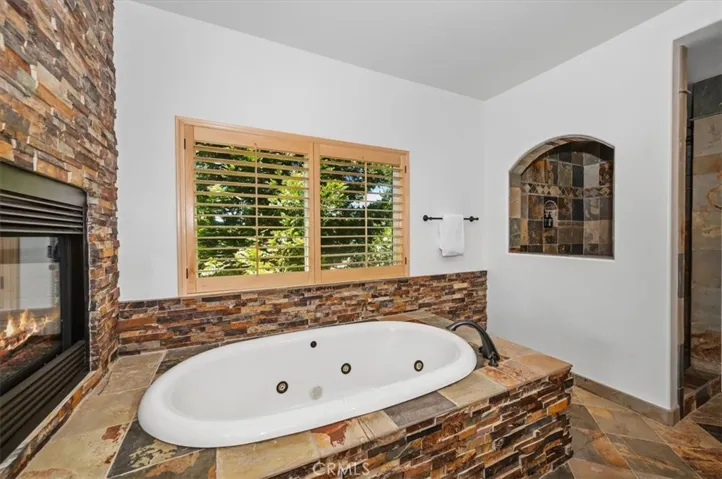 885 Del Norte, Lake Arrowhead, California 92352