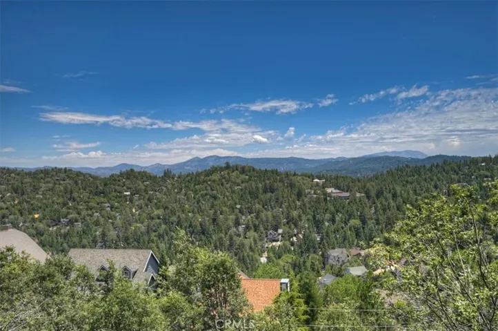 885 Del Norte, Lake Arrowhead, California 92352