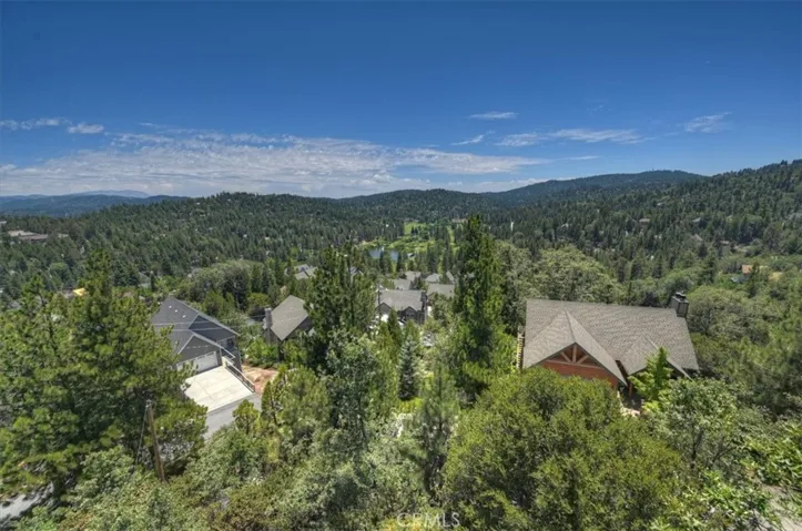 885 Del Norte, Lake Arrowhead, California 92352