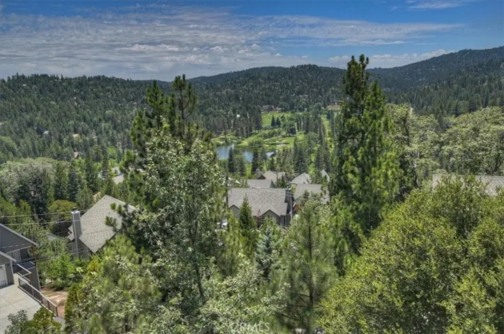 885 Del Norte, Lake Arrowhead, California 92352