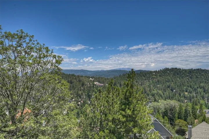 885 Del Norte, Lake Arrowhead, California 92352