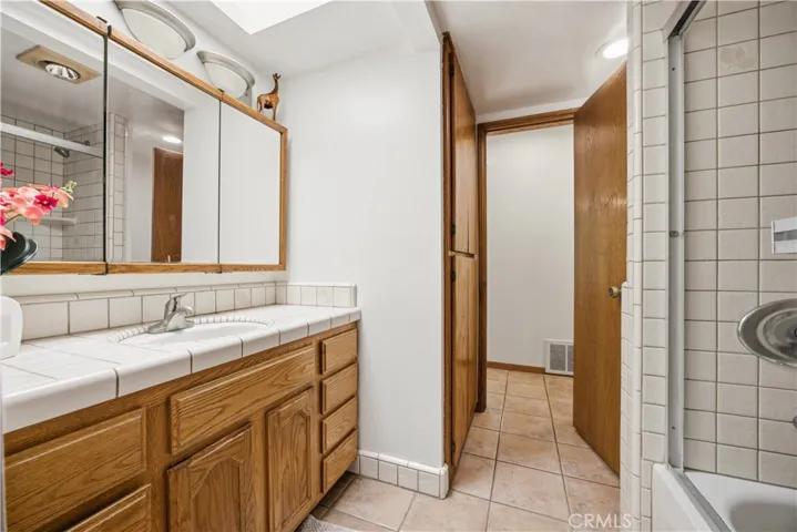 10170 Maude Ave, Sunland, California 91040