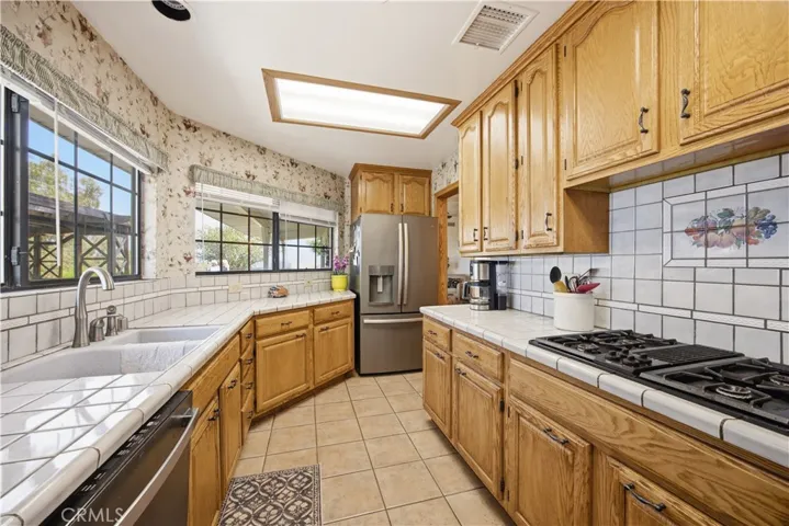 10170 Maude Ave, Sunland, California 91040