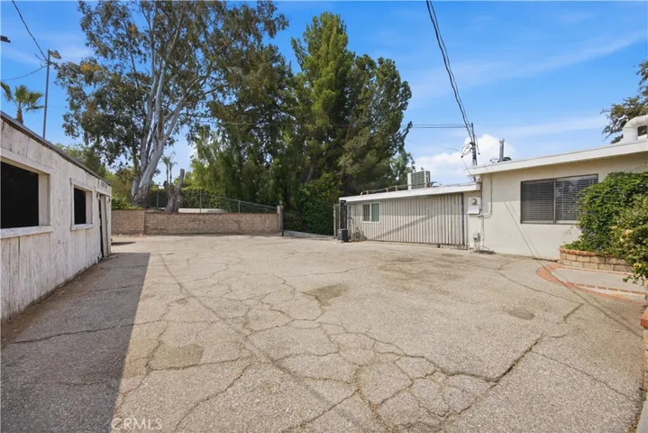 10170 Maude Ave, Sunland, California 91040