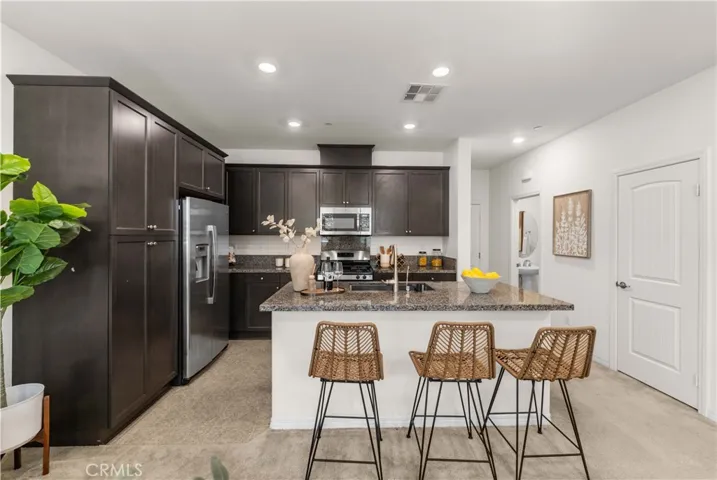 7100 Montecito Lane, Eastvale, California 92880