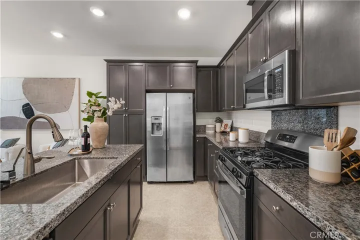 7100 Montecito Lane, Eastvale, California 92880