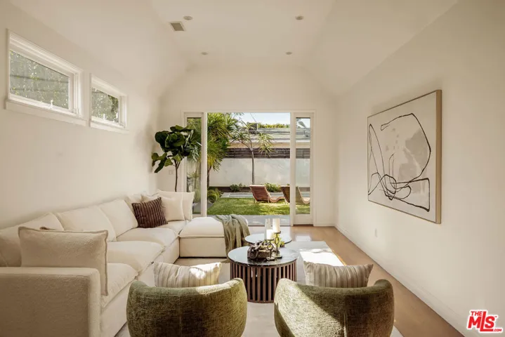 6307 W 5th Street, Los Angeles, California 90048
