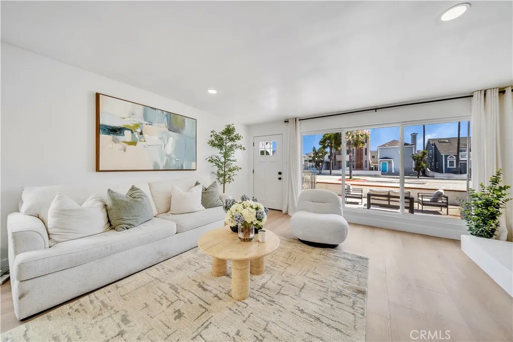 920 W Balboa